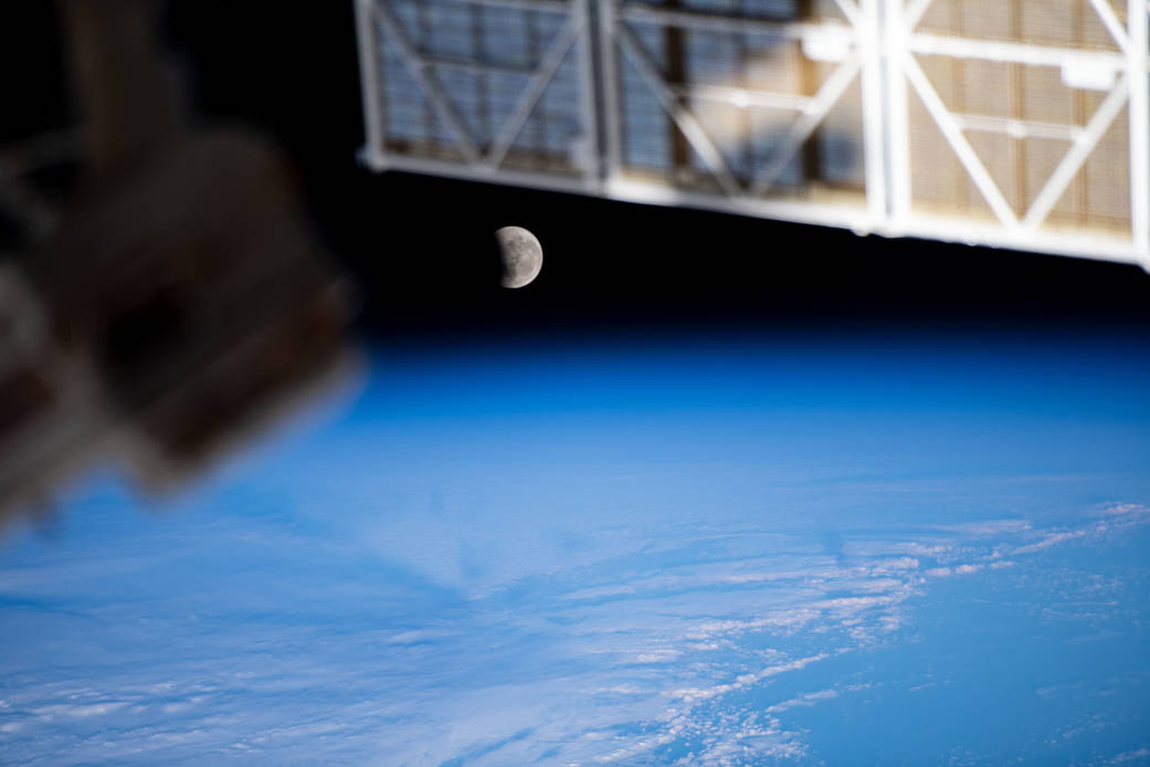 A_quarter_moon_seen_by_the_Space_Shuttle_Columbia_pillars