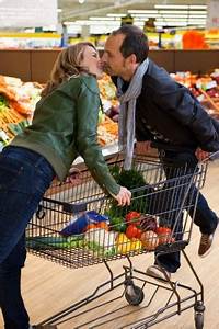Beso en el supermercado.th